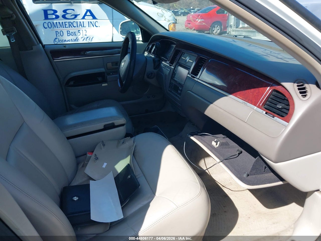 2004 LINCOLN TOWN CAR ULTIMATE · 5/10