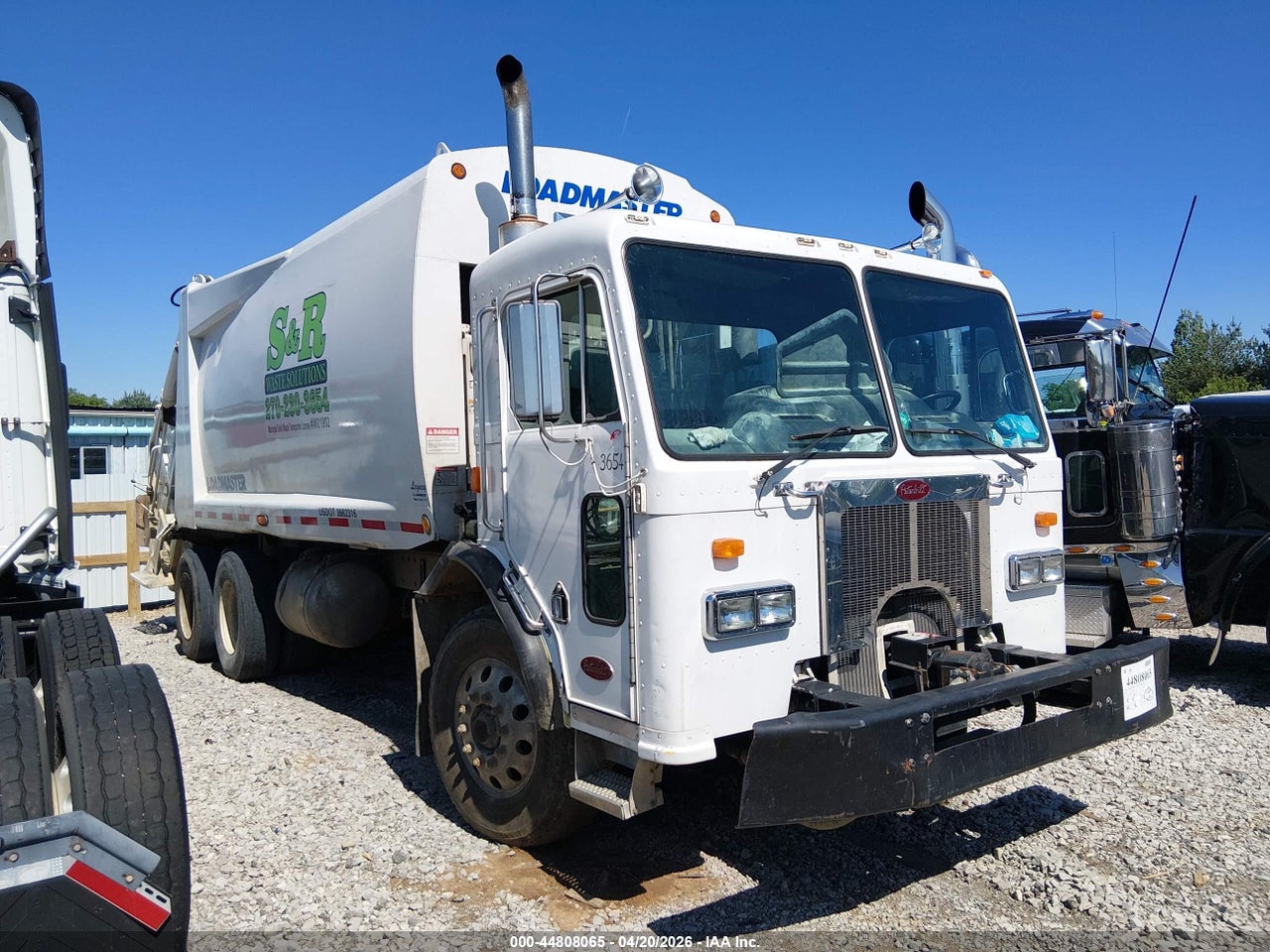 1NPZL00X86D****** · 2006 PETERBILT 320