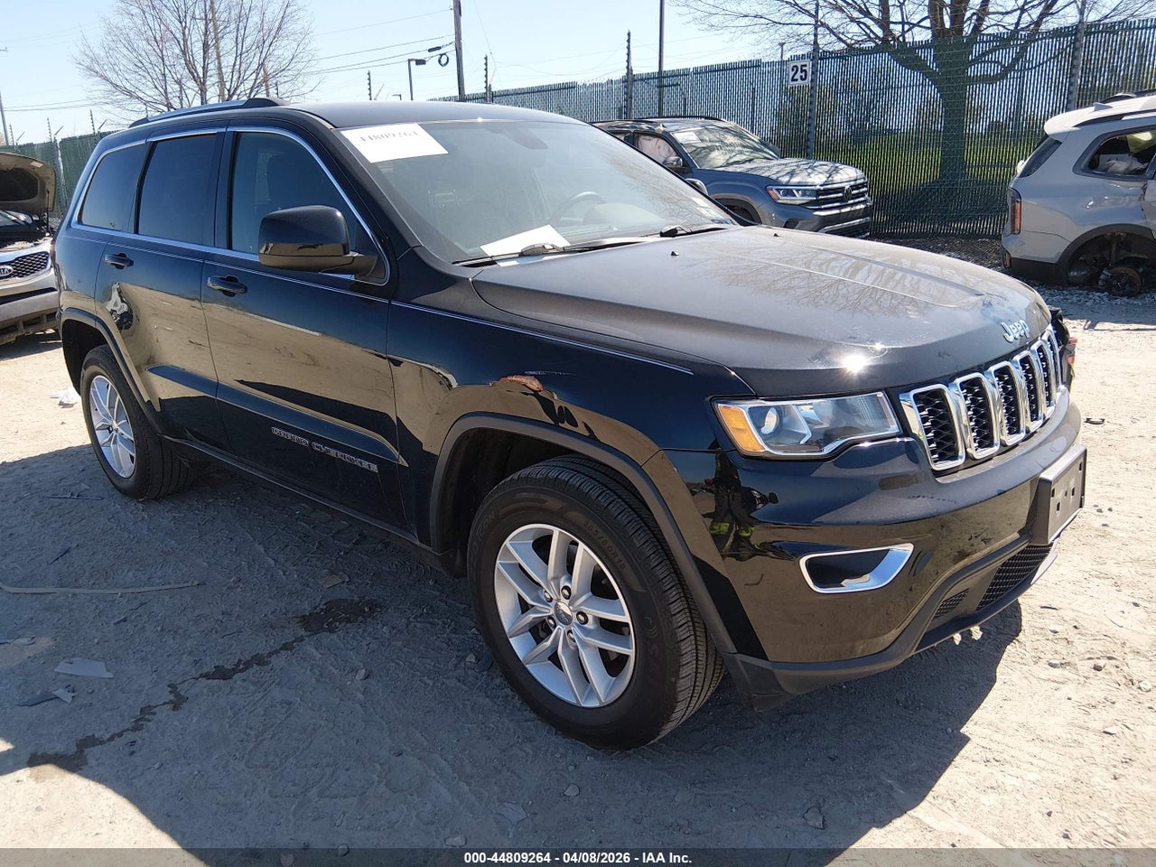 1C4RJEAG2JC****** · 2018 JEEP GRAND CHEROKEE LAREDO E 4X2