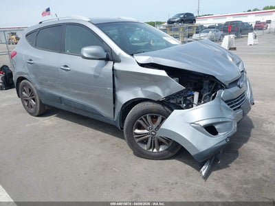 KM8JUCAG8FU****** · 2015 HYUNDAI TUCSON SE
