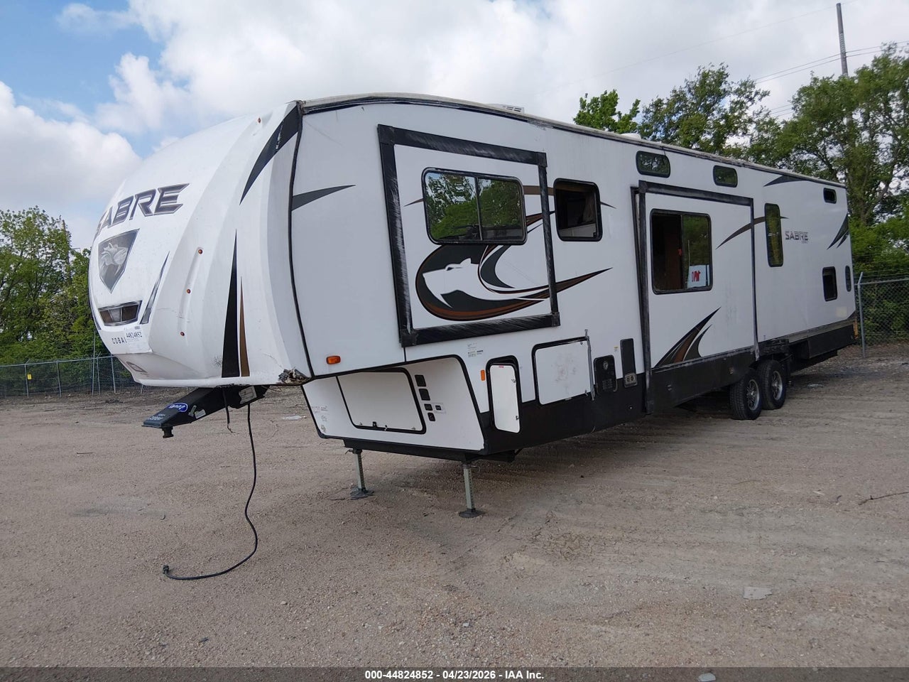 2023 FOREST RIVER TRAVEL TRAILER · 4/10