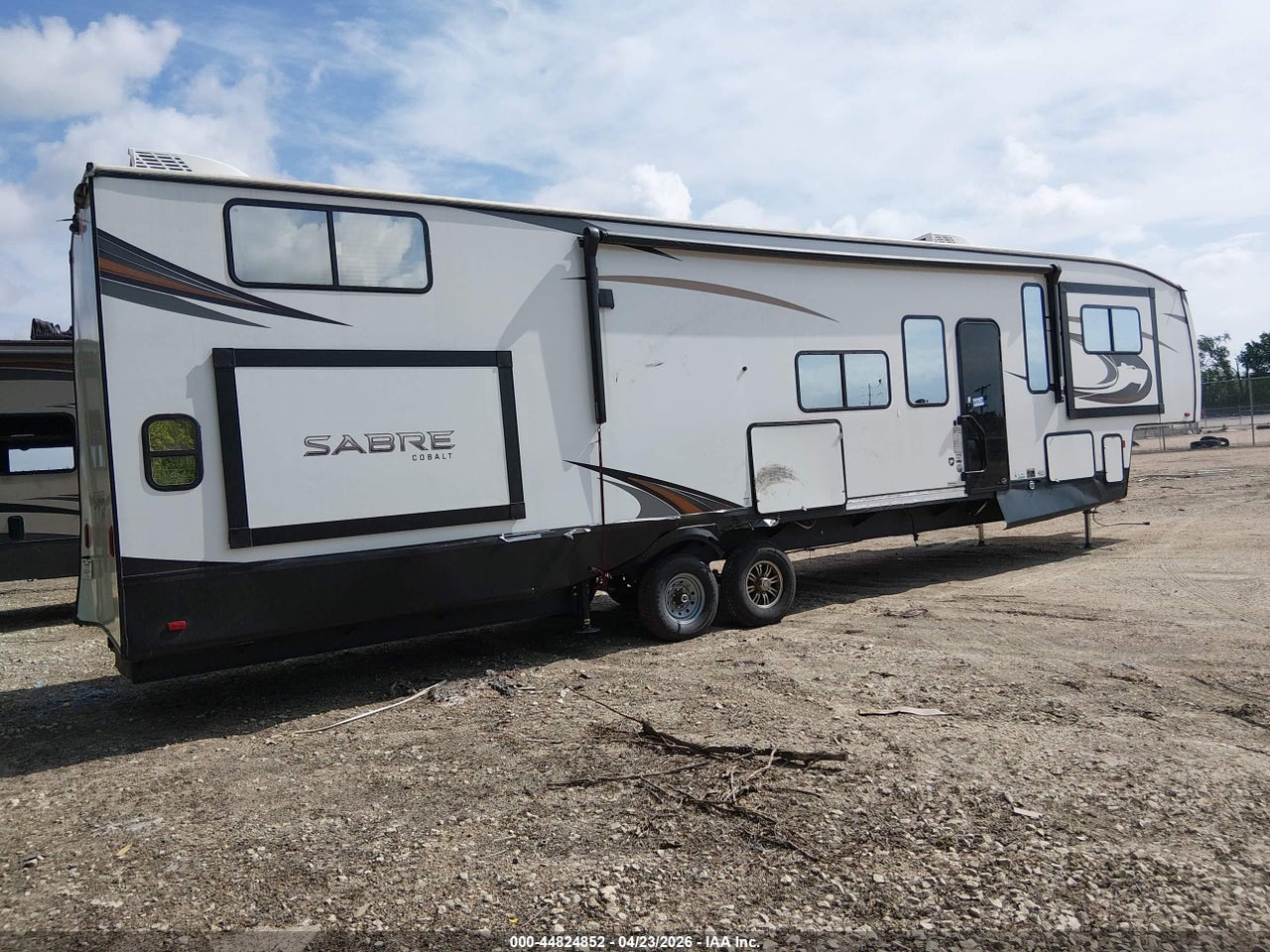2023 FOREST RIVER TRAVEL TRAILER · 2/10