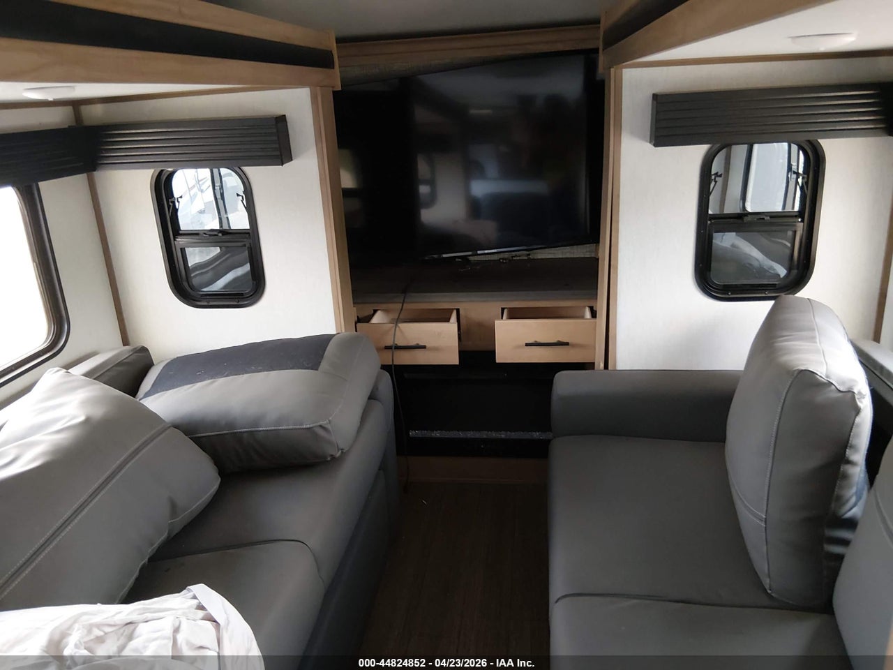 2023 FOREST RIVER TRAVEL TRAILER · 5/10