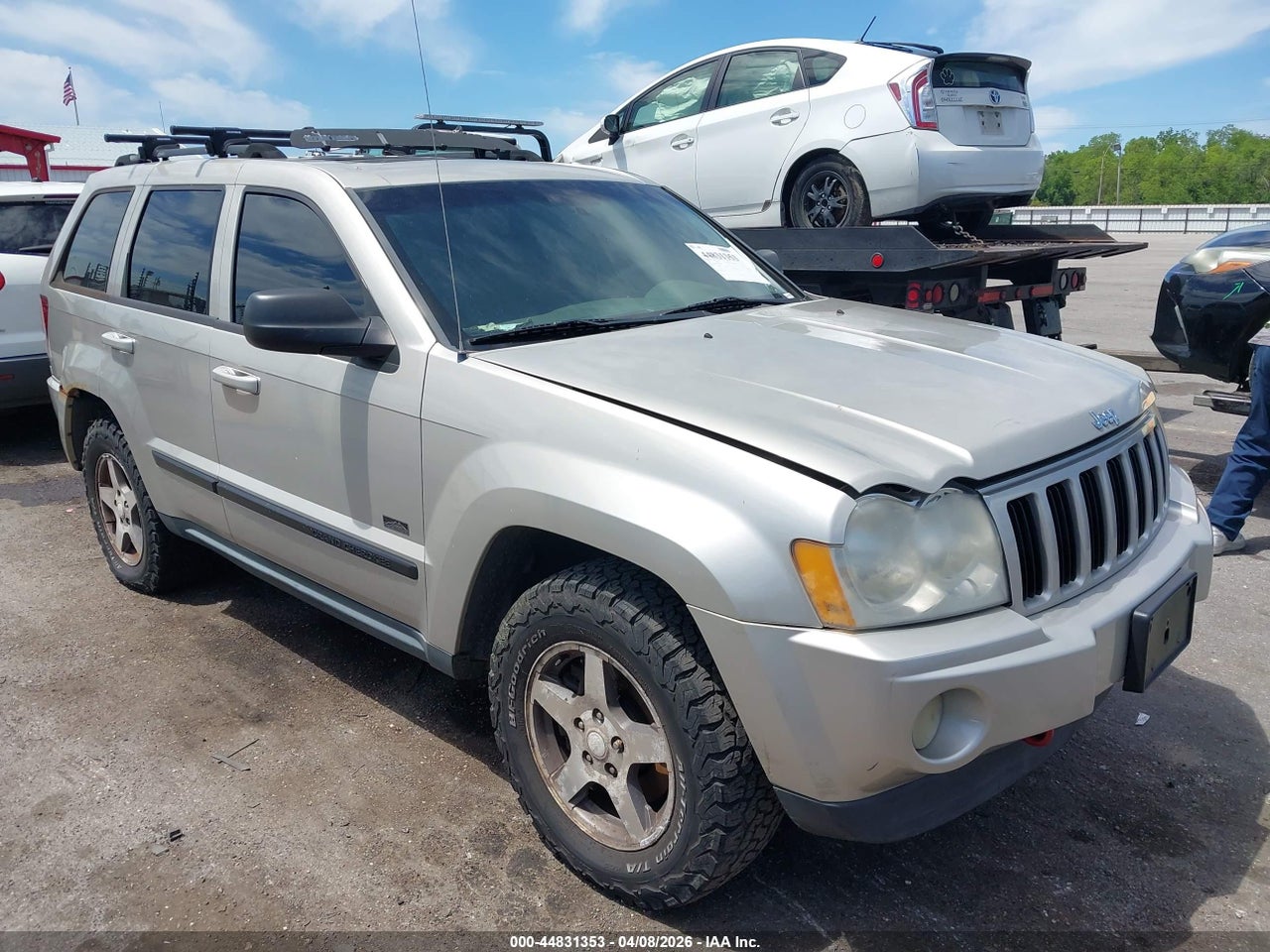 1J8GR48K47C****** · 2007 JEEP GRAND CHEROKEE LAREDO