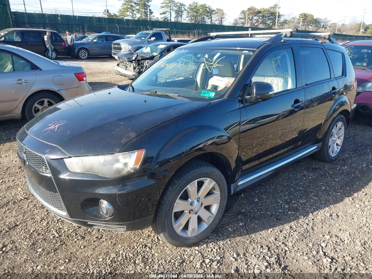 2011 MITSUBISHI OUTLANDER SE · 2/10