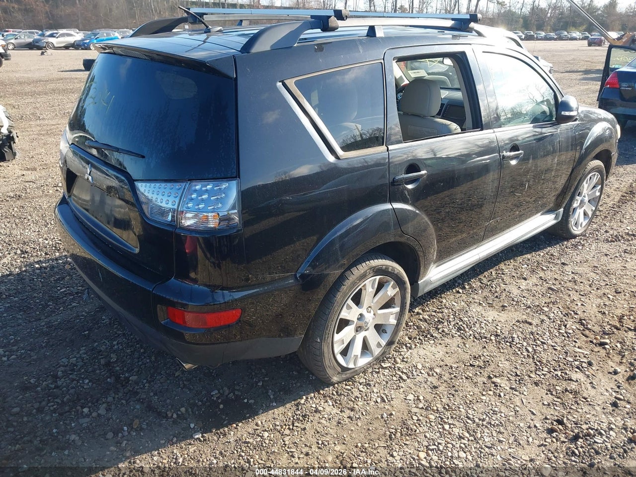 2011 MITSUBISHI OUTLANDER SE · 4/10