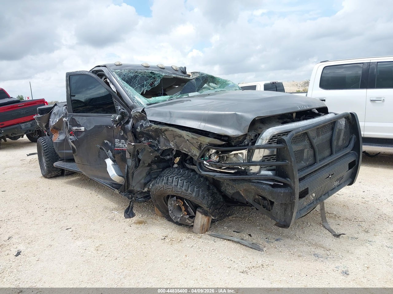 3C63RRML6FG****** · 2015 RAM 3500 LARAMIE
