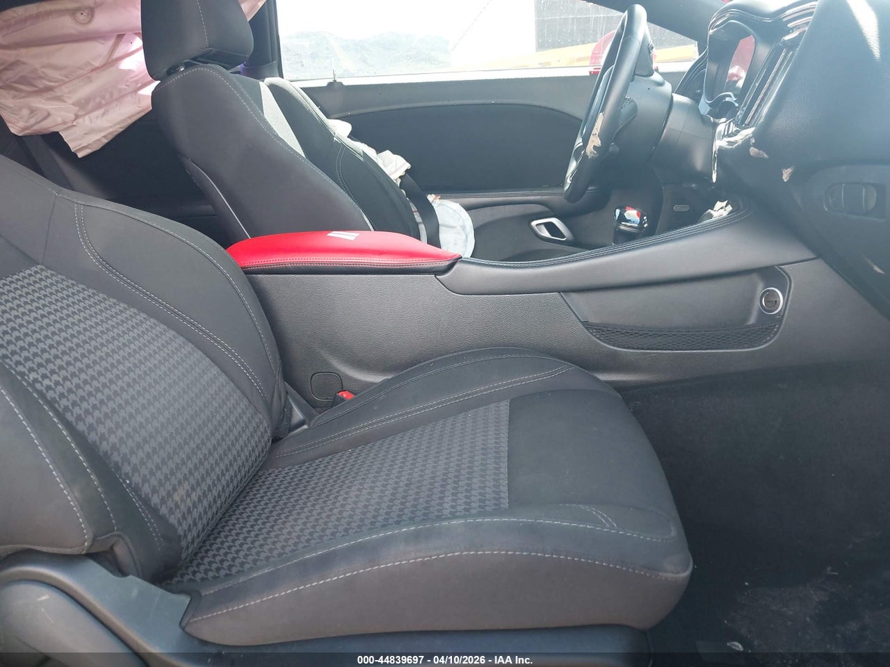 2016 DODGE CHALLENGER SXT · 5/11