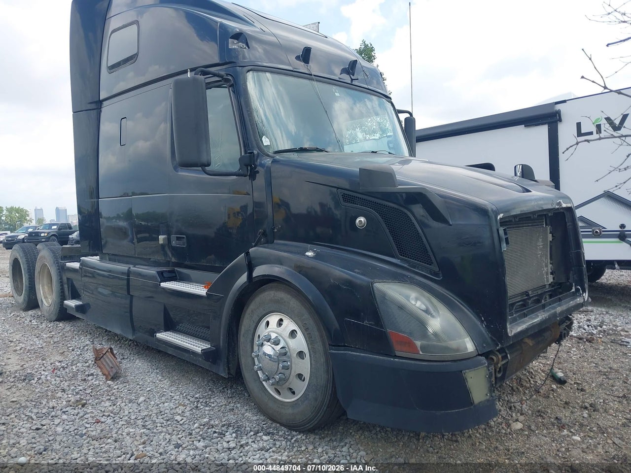 4V4NC9TG4BN****** · 2011 VOLVO VN VNL