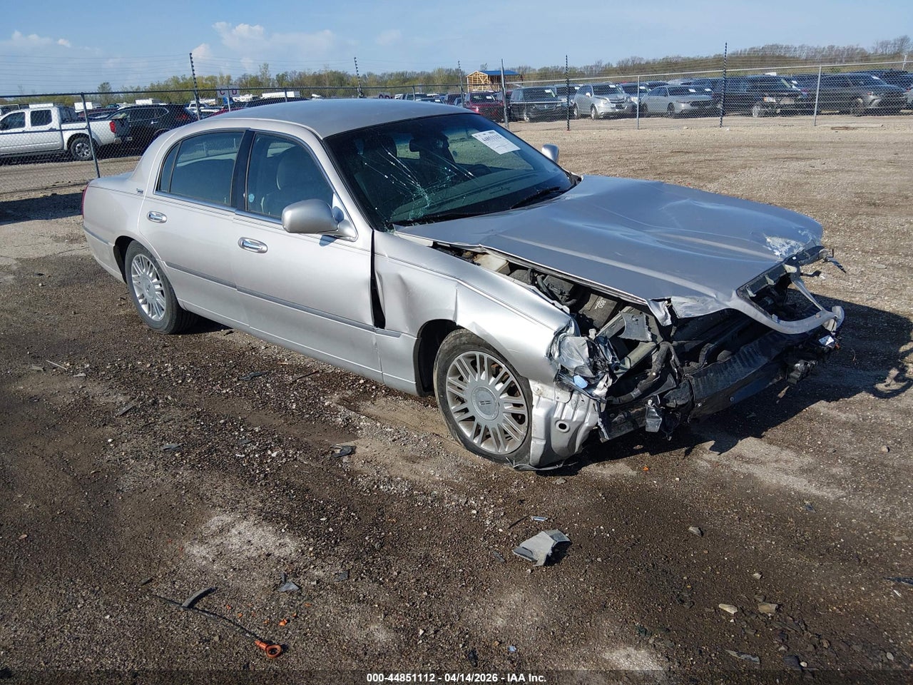 2LNHM82V69X****** · 2009 LINCOLN TOWN CAR SIGNATURE LIMITED