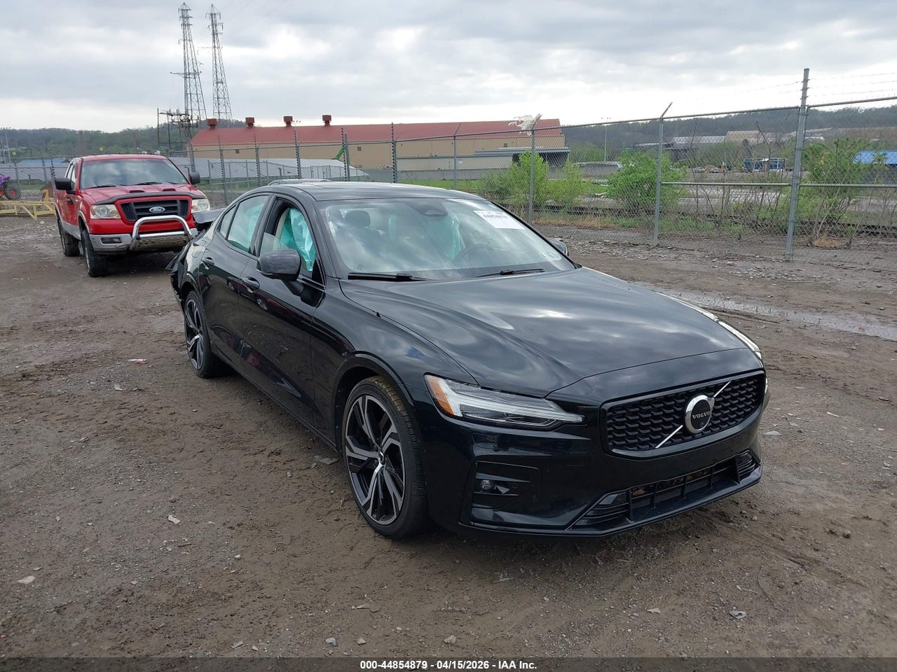 7JRL12TW6PG****** · 2023 VOLVO S60 B5 PLUS DARK THEME