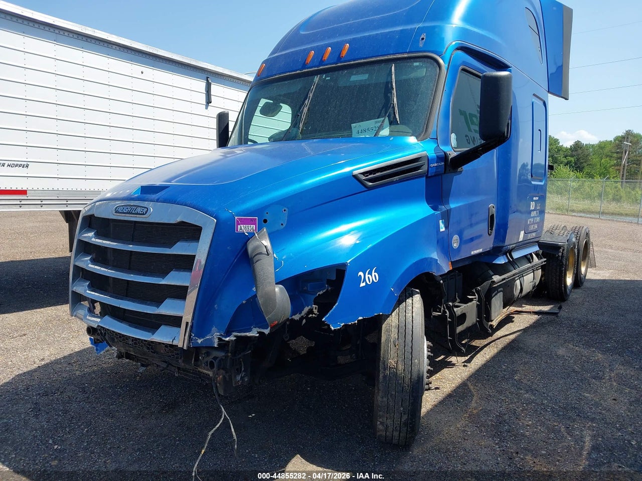 2020 FREIGHTLINER NEW CASCADIA 126 · 2/4