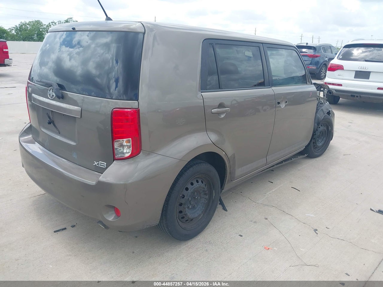 2011 SCION XB · 4/11