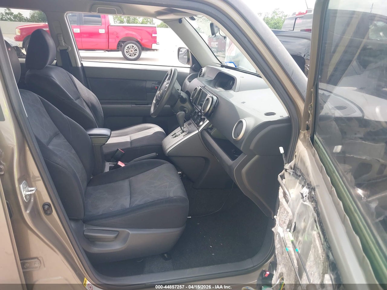 2011 SCION XB · 5/11