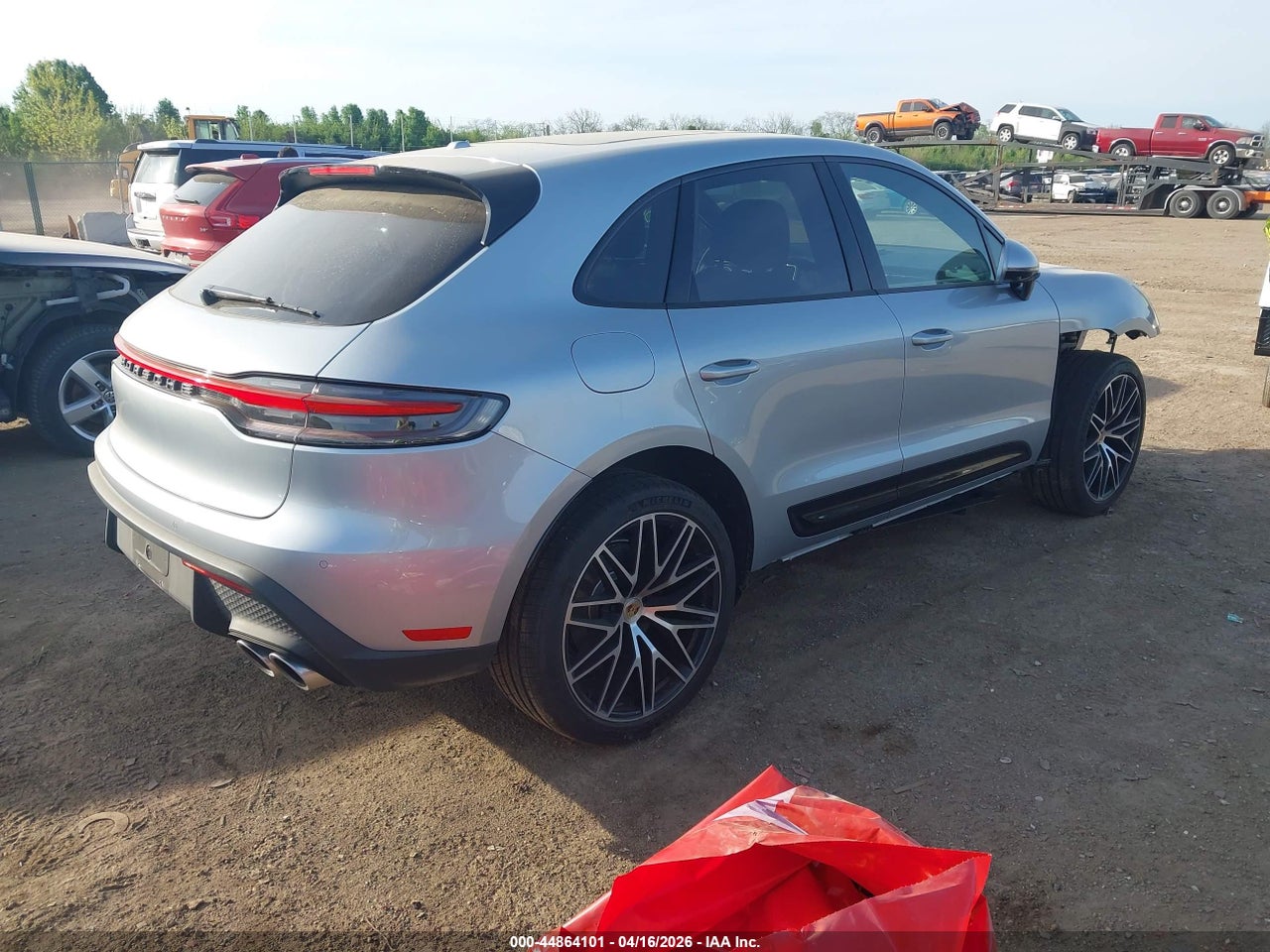 2026 PORSCHE MACAN T · 4/11