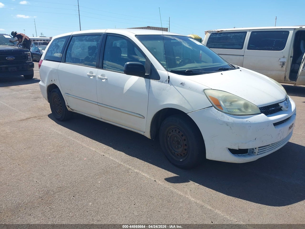 5TDZA23C64S****** · 2004 TOYOTA SIENNA LE