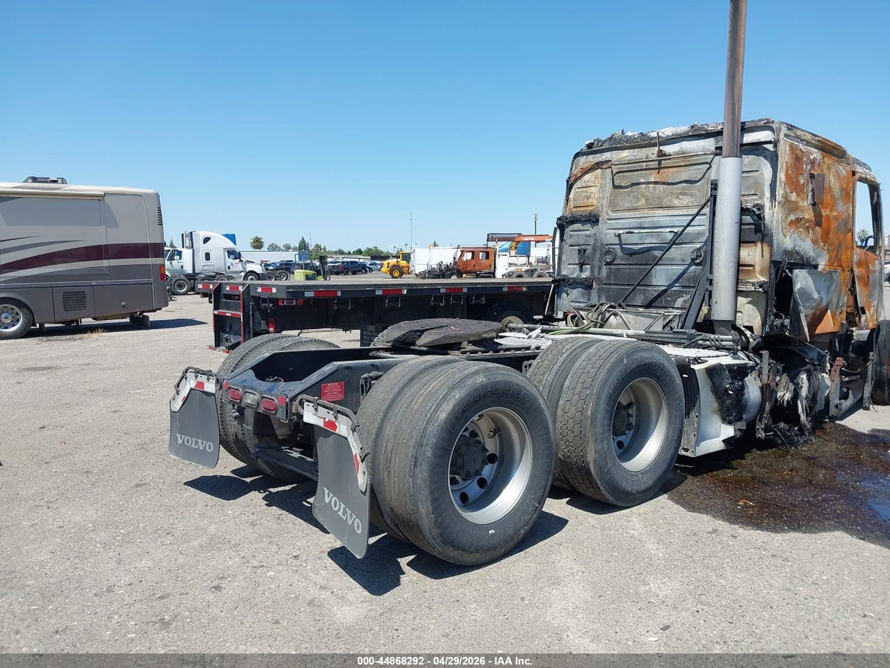 4V4NC9EH4EN****** · 2014 VOLVO VN VNL · 4/10