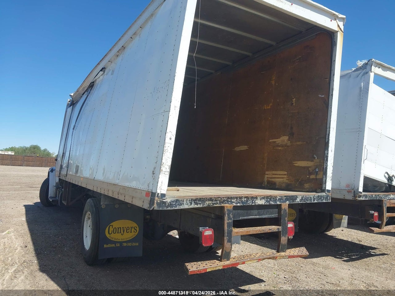 2017 FREIGHTLINER M2 106 · 3/4