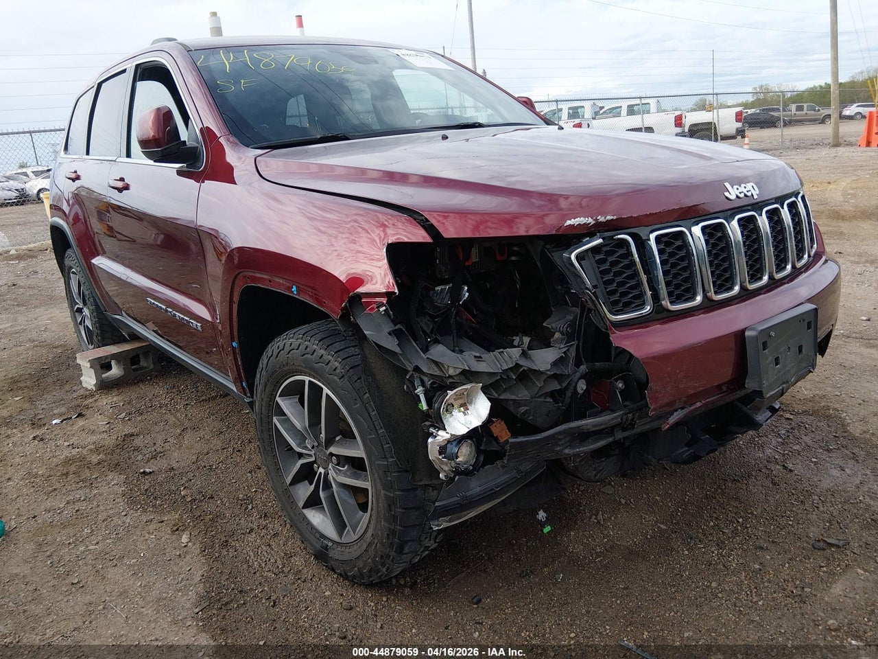 1C4RJFAG6KC****** · 2019 JEEP GRAND CHEROKEE LAREDO E 4X4