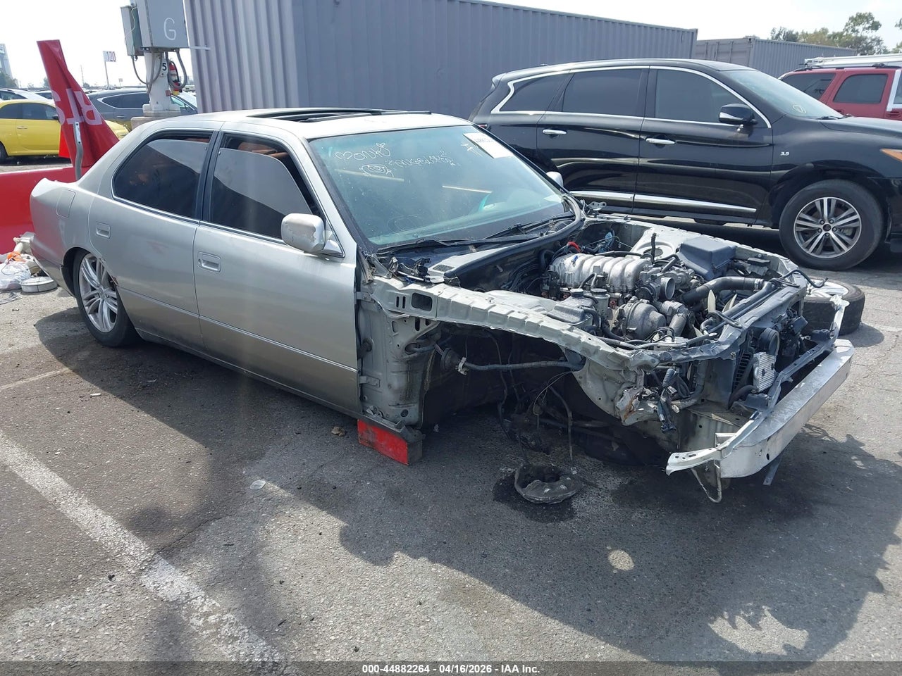 JT8BH28F7Y0****** · 2000 LEXUS LS 400