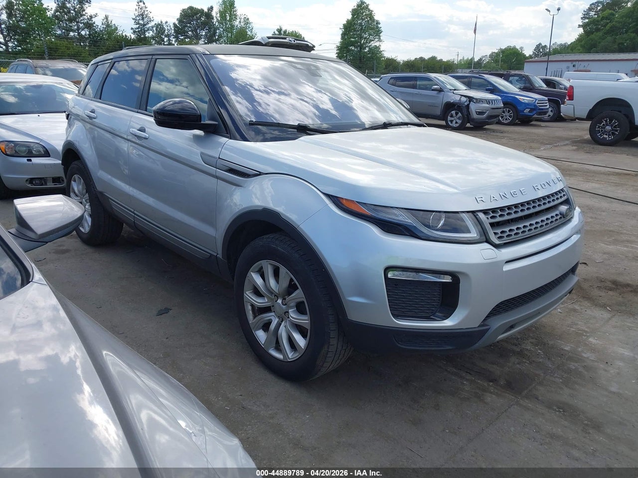SALVP2RX8JH****** · 2018 LAND ROVER RANGE ROVER EVOQUE SE/SE PREMIUM