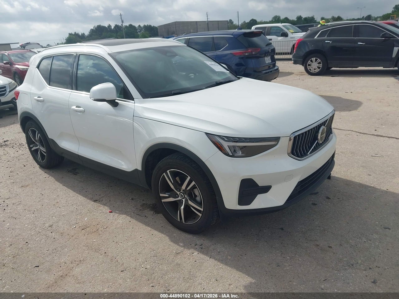 YV4L12UJ3S2****** · 2025 VOLVO XC40 B5 CORE BRIGHT THEME