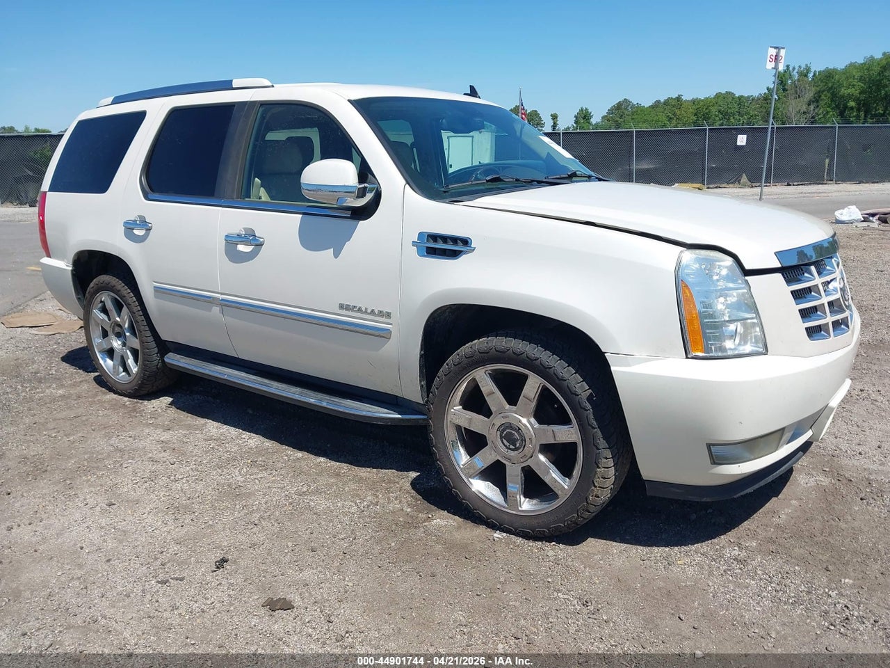 1GYS4BEF4BR****** · 2011 CADILLAC ESCALADE LUXURY