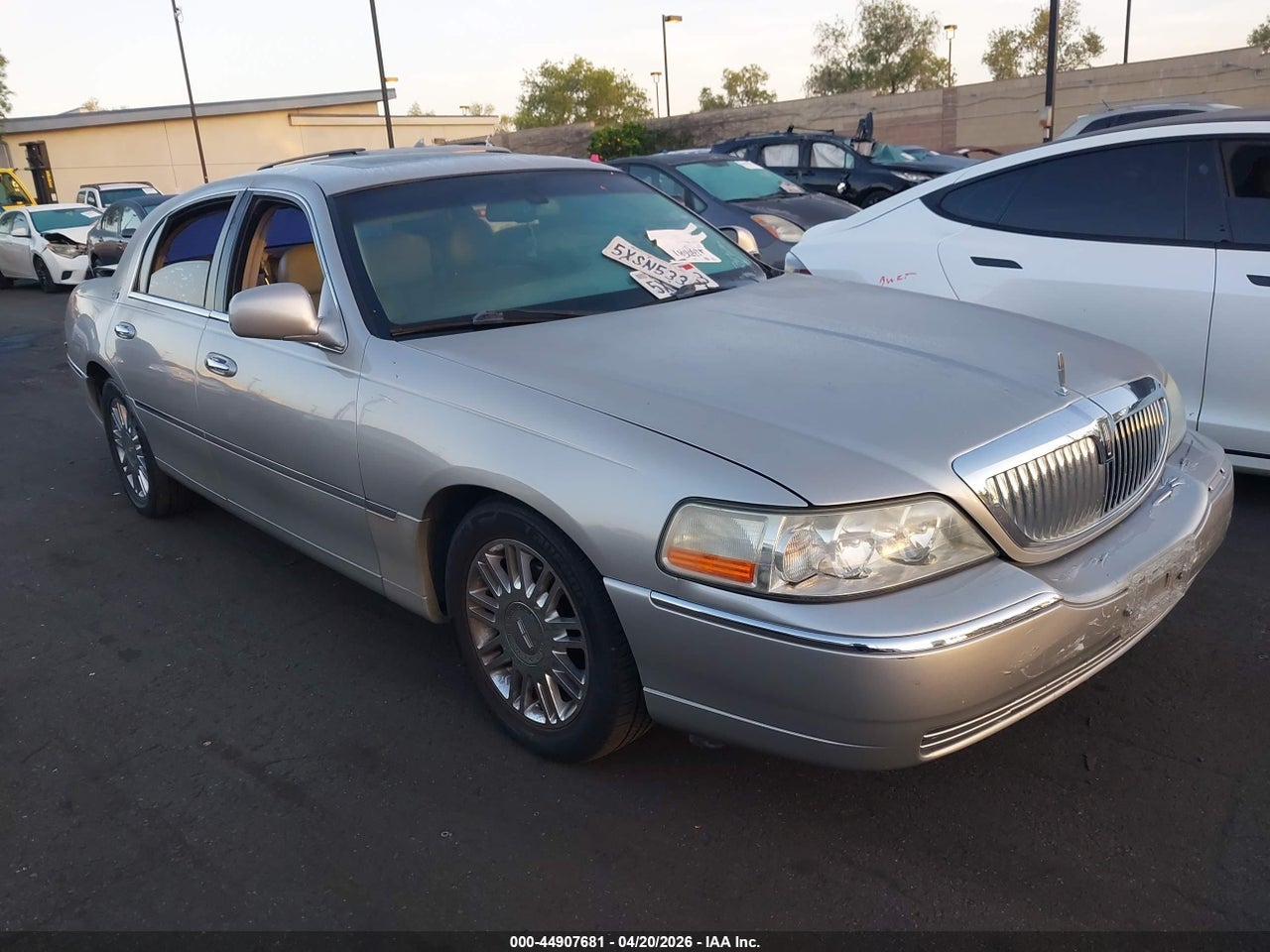 1LNHM82W17Y****** · 2007 LINCOLN TOWN CAR SIGNATURE LIMITED