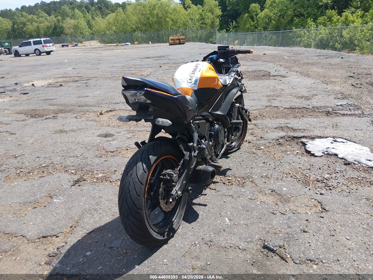 2025 KAWASAKI EX650 P · 4/10