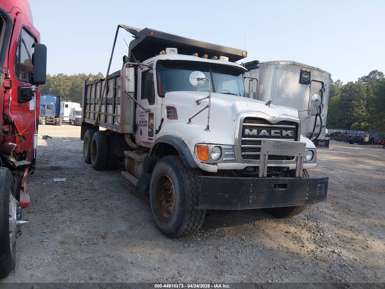 1M2AG11C64M****** · 2004 MACK 700 CV700