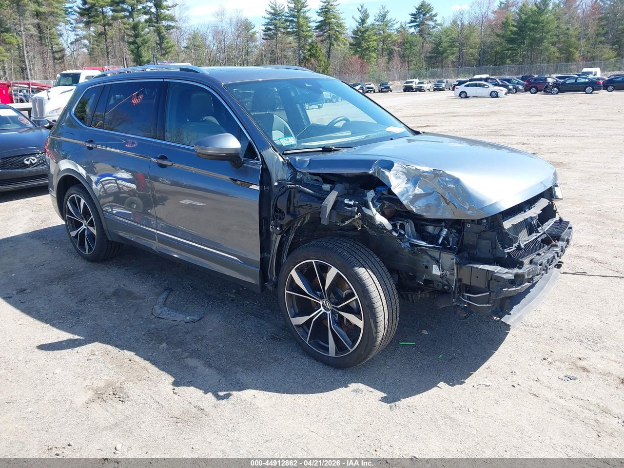 3VV4B7AX6NM****** · 2022 VOLKSWAGEN TIGUAN 2.0T SEL R-LINE