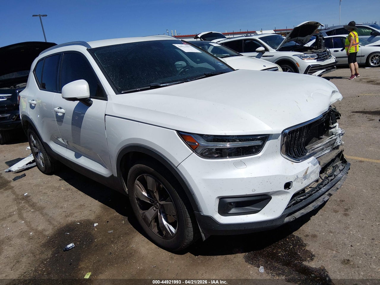 YV4162UKXM2****** · 2021 VOLVO XC40 T5 MOMENTUM