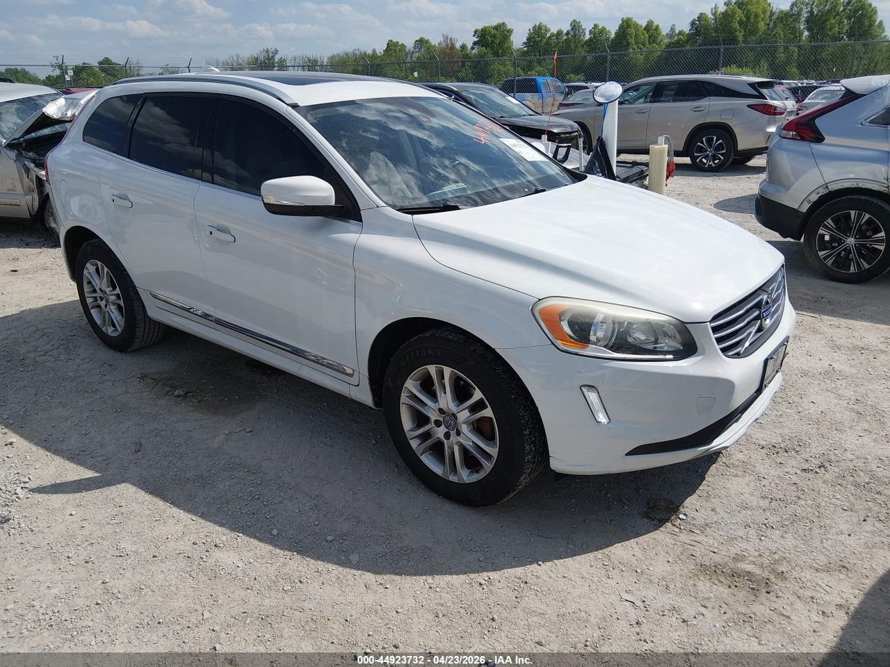 YV440MDK0G2****** · 2016 VOLVO XC60 T5 DRIVE-E PREMIER