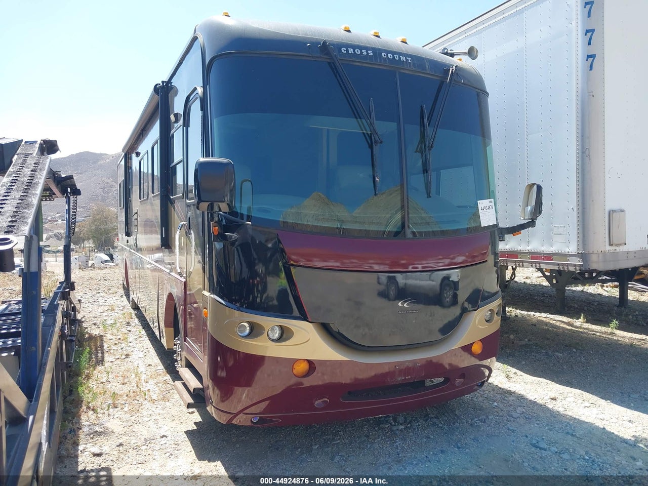 4UZAAHBV55C****** · 2005 FREIGHTLINER CHASSIS X LINE MOTOR HOME