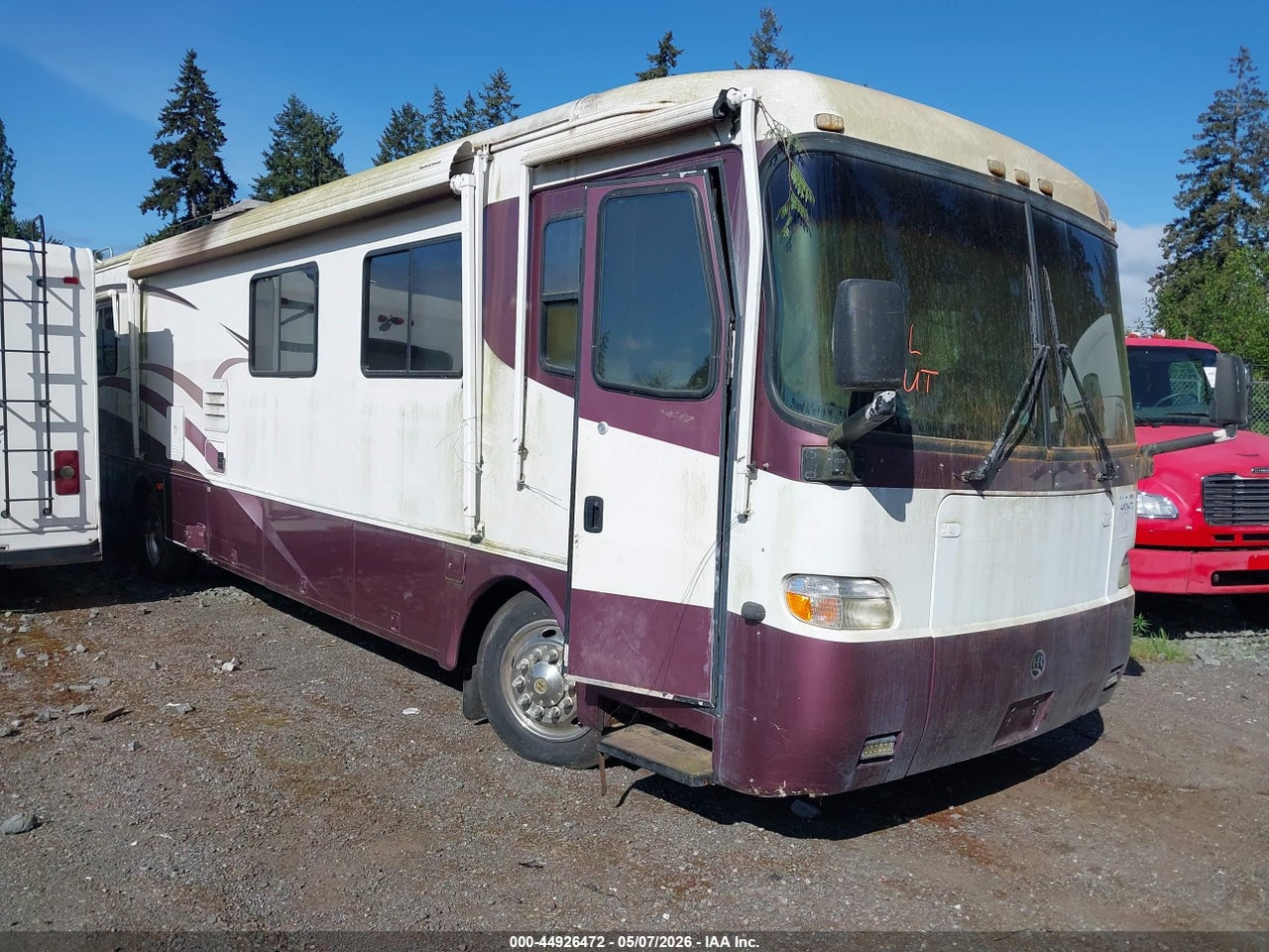4UZ6XJCA7YC****** · 2000 FREIGHTLINER CHASSIS X LINE MOTOR HOME