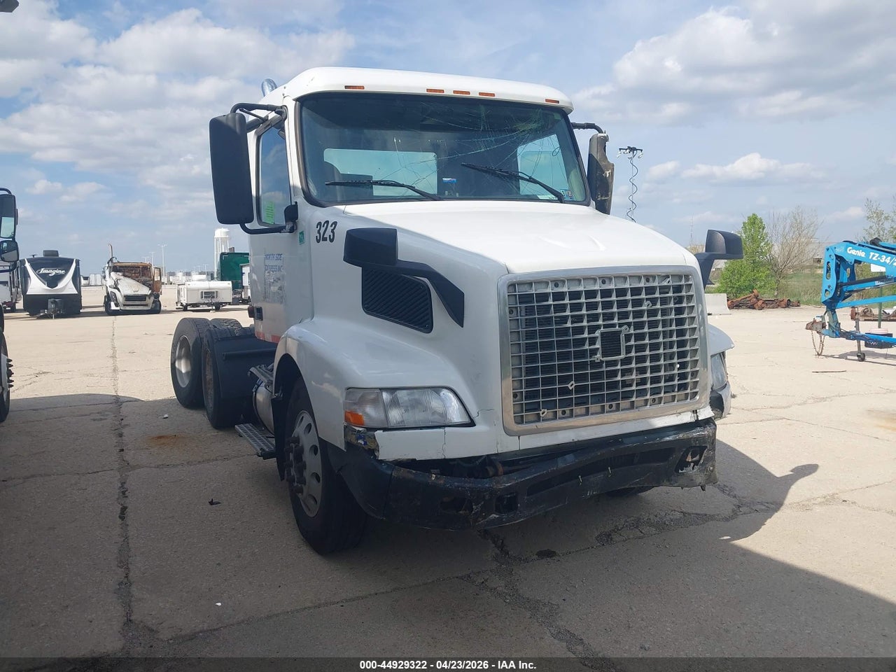 4V4MC9GF06N****** · 2006 VOLVO VN VNM