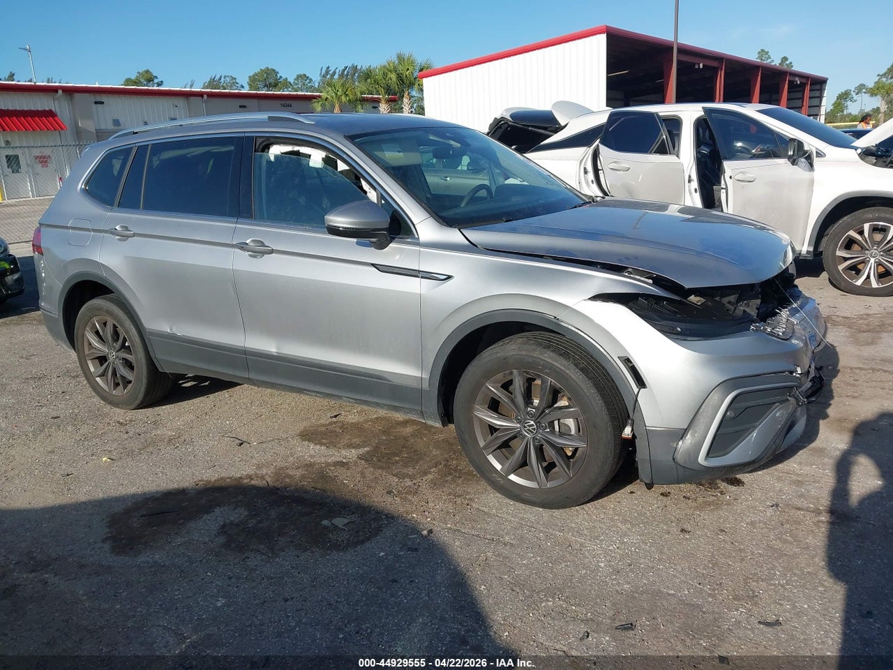 3VV3B7AX3PM****** · 2023 VOLKSWAGEN TIGUAN 2.0T SE