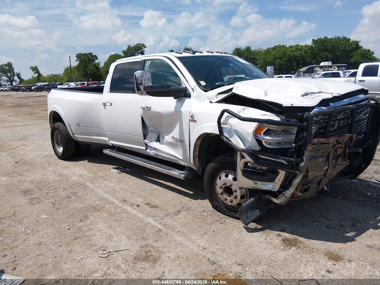 3C63RRJL2KG****** · 2019 RAM 3500 LARAMIE  4X4 8' BOX