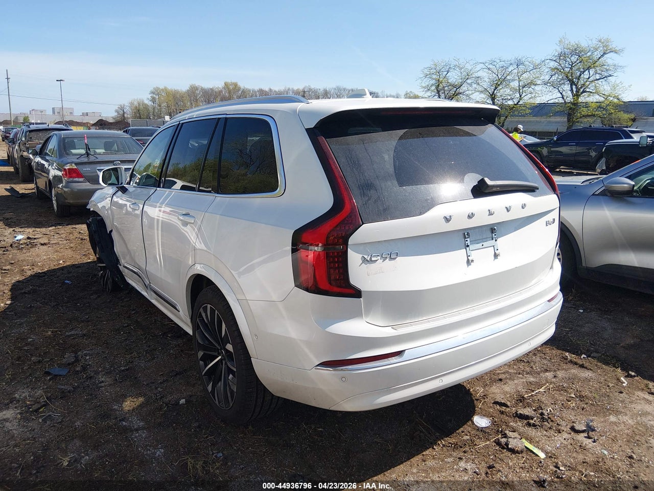 2025 VOLVO XC90 B6 PLUS 7-SEATER · 3/11