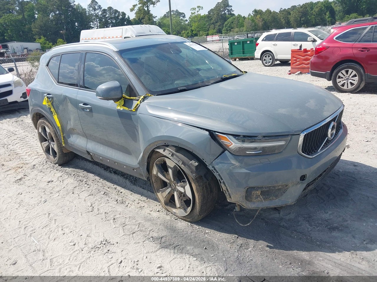 YV4162UK9L2****** · 2020 VOLVO XC40 T5 MOMENTUM