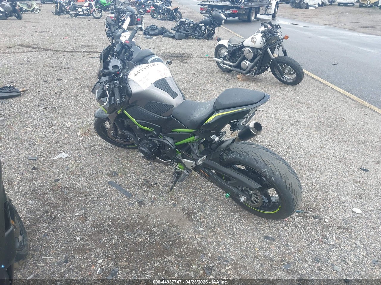 2020 KAWASAKI ZR900 F · 3/11