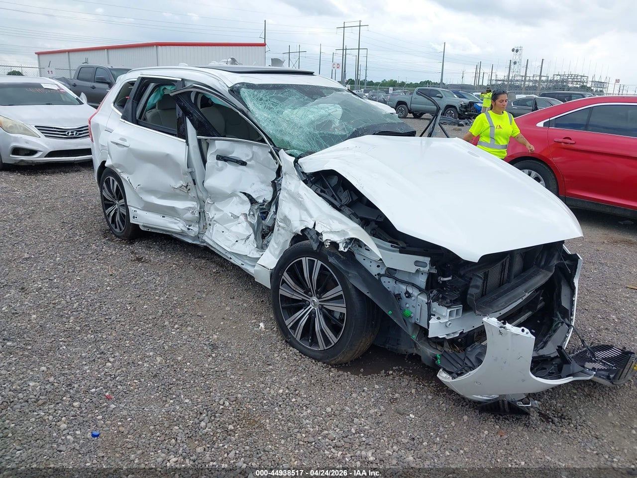 YV4L12RE1P1****** · 2023 VOLVO XC60 B5 PLUS BRIGHT THEME
