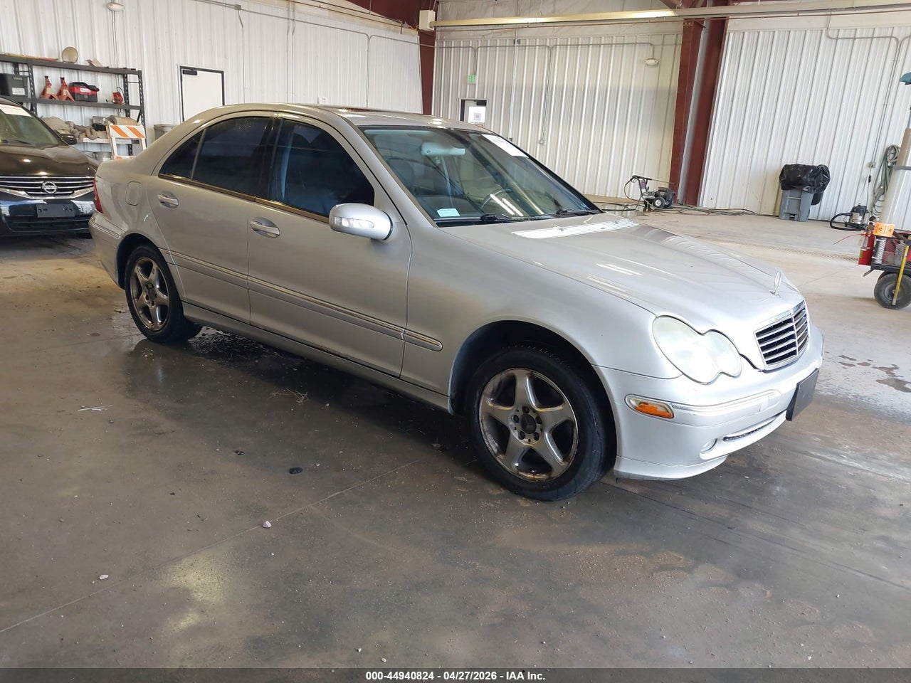WDBRF64J32F****** · 2002 MERCEDES-BENZ C 320