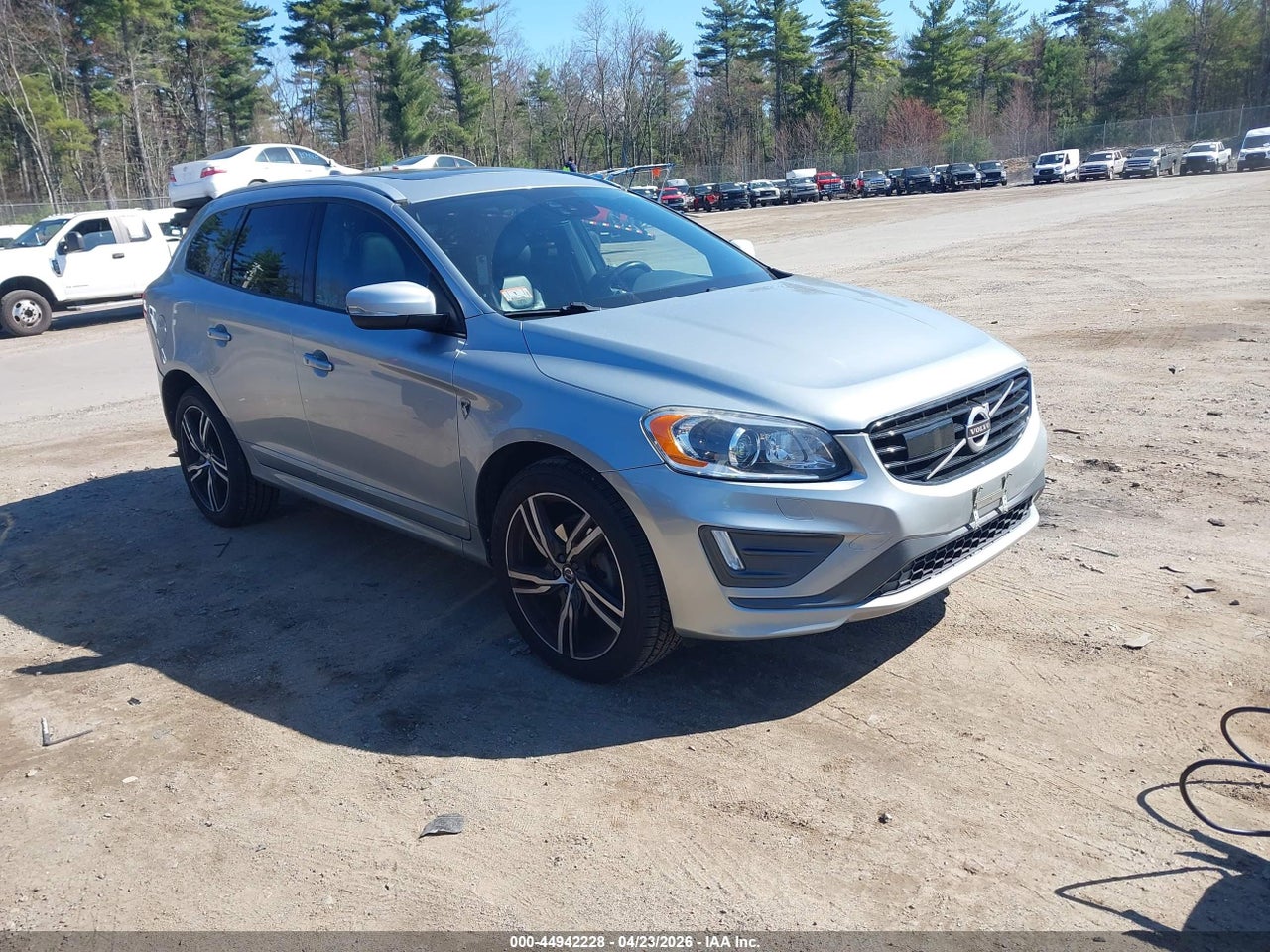 YV449MRS2H2****** · 2017 VOLVO XC60 T6 R-DESIGN