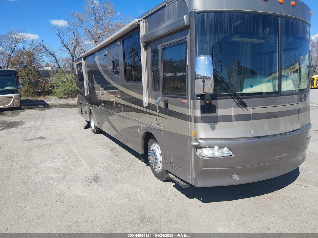 4UZACJDC95C****** · 2005 FREIGHTLINER CHASSIS X LINE MOTOR HOME