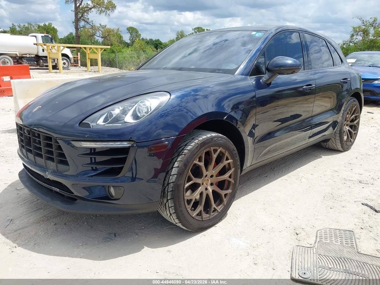 WP1AB2A5XHL****** · 2017 PORSCHE MACAN S · 2/11