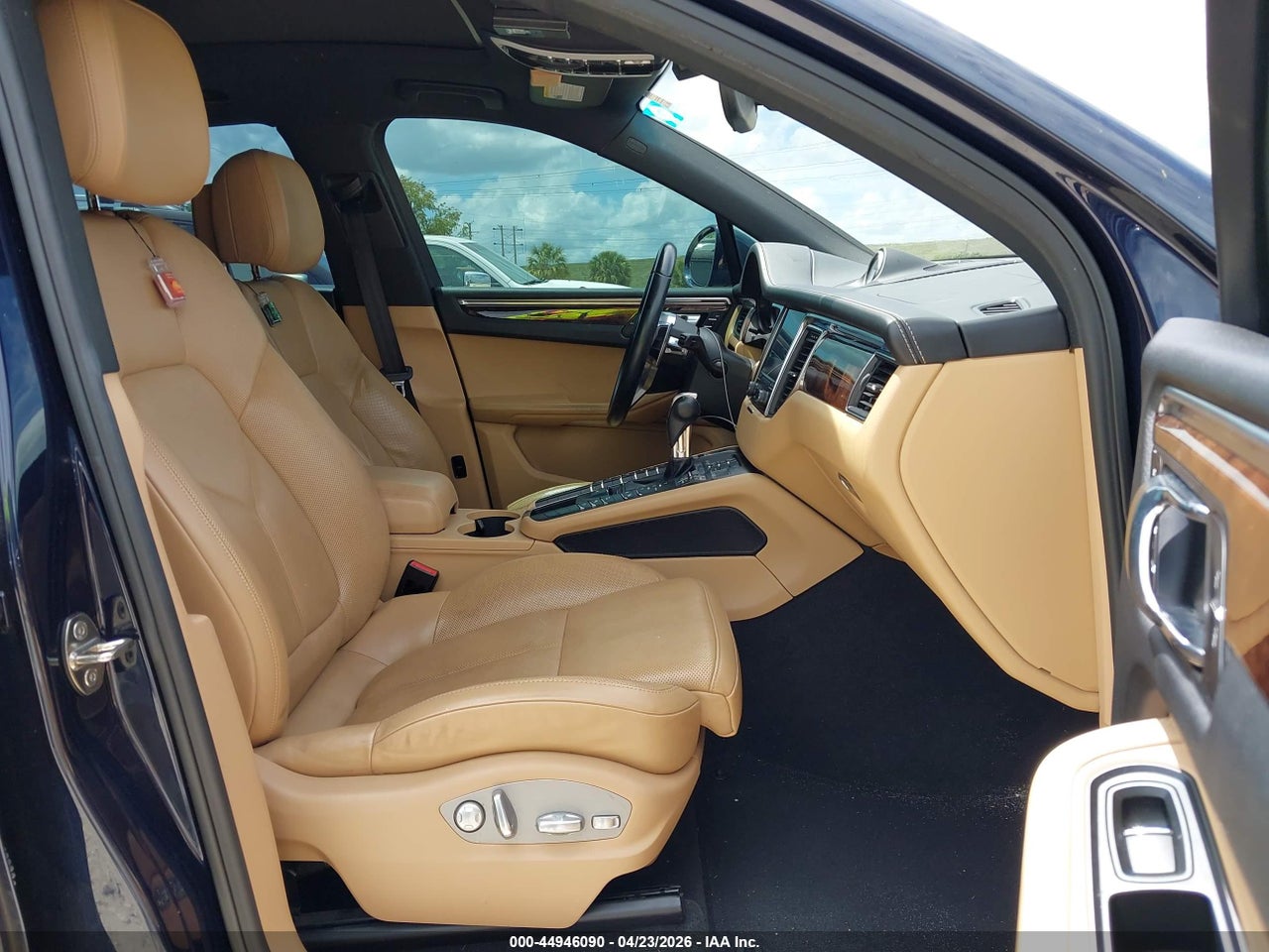 WP1AB2A5XHL****** · 2017 PORSCHE MACAN S · 5/11