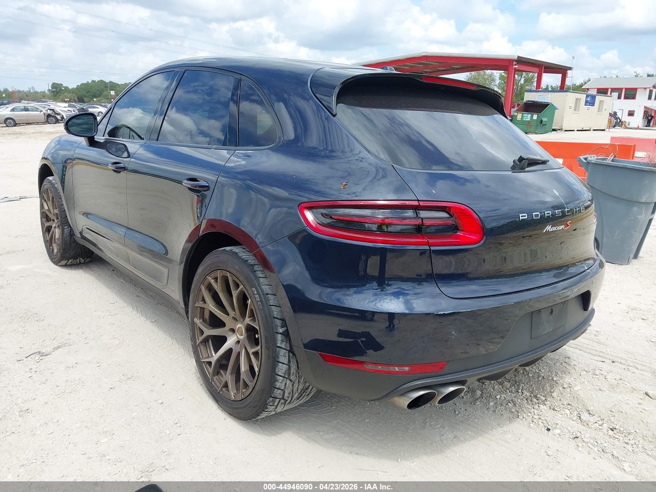 WP1AB2A5XHL****** · 2017 PORSCHE MACAN S · 3/11