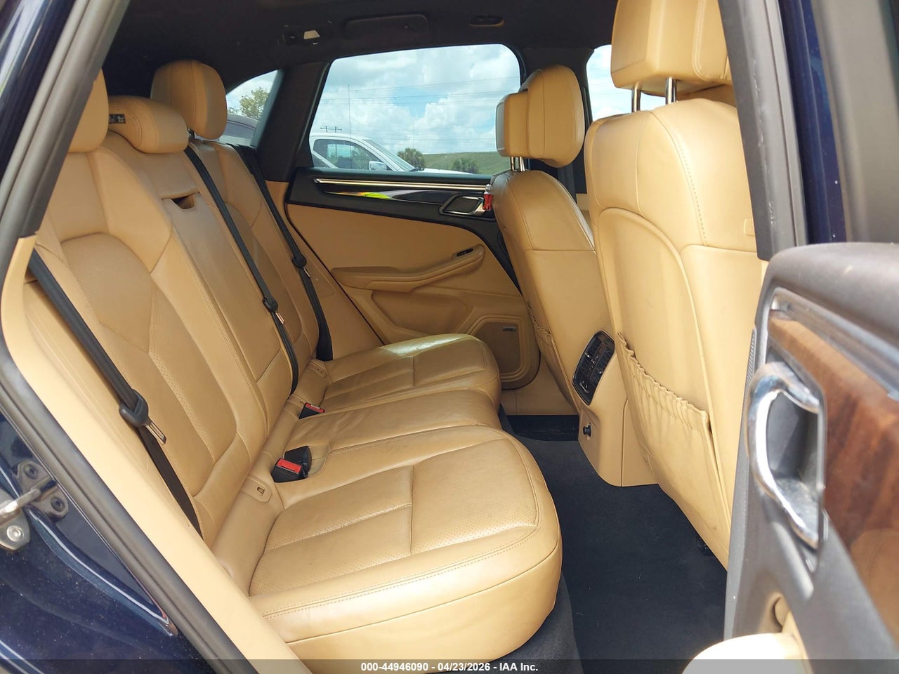 WP1AB2A5XHL****** · 2017 PORSCHE MACAN S · 8/11