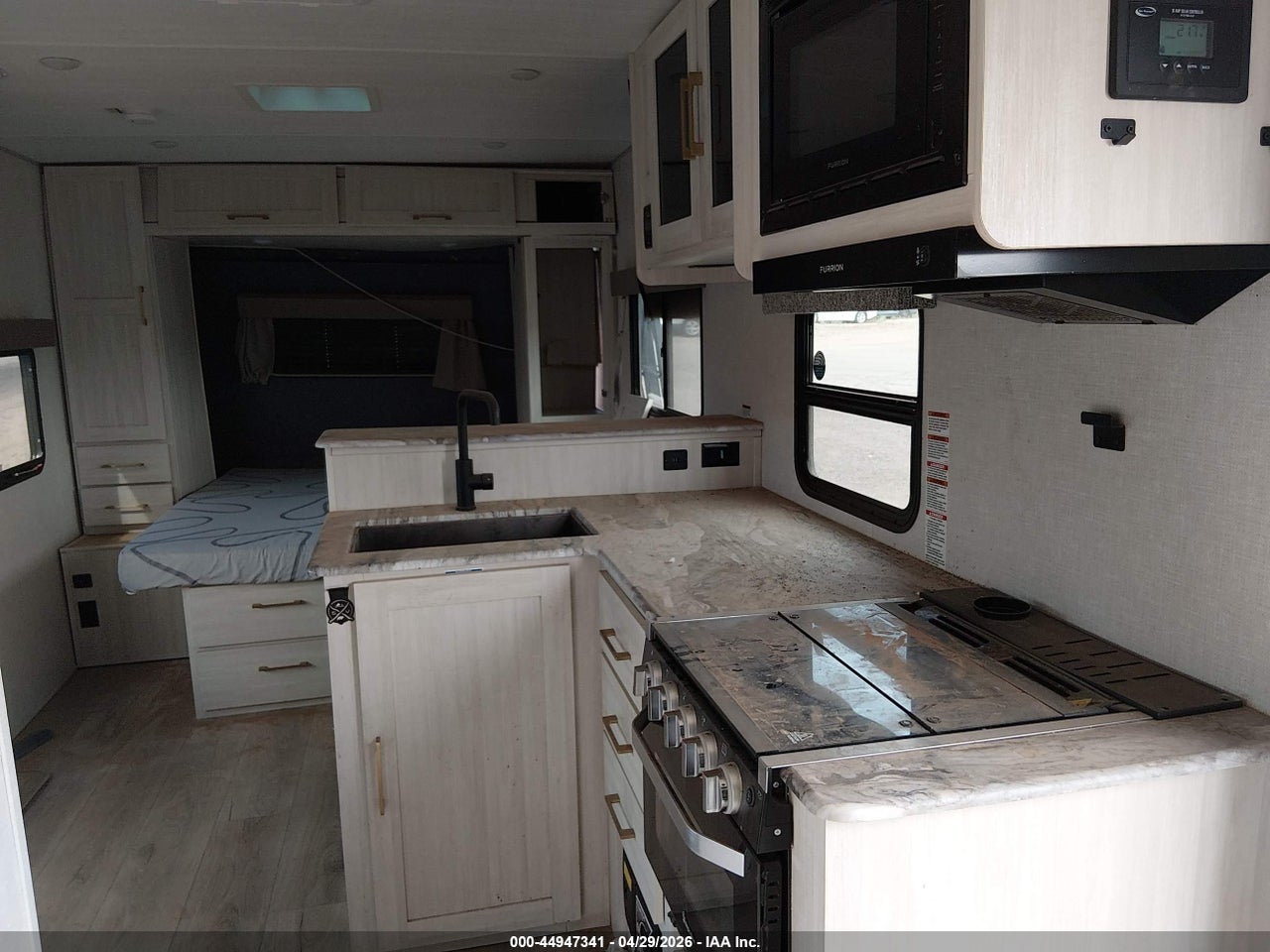 2024 FOREST RIVER SURVEYOR · 5/11